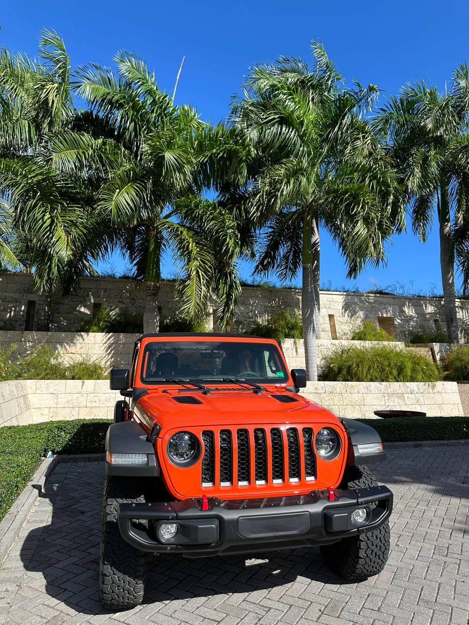 Jeep Wrangler Rubicon 2023, Transmisión Automática, Tracción 4WD, Gasolina Color Naranja - Vehículos usados y nuevos en venta a los mejores precios en República Dominicana