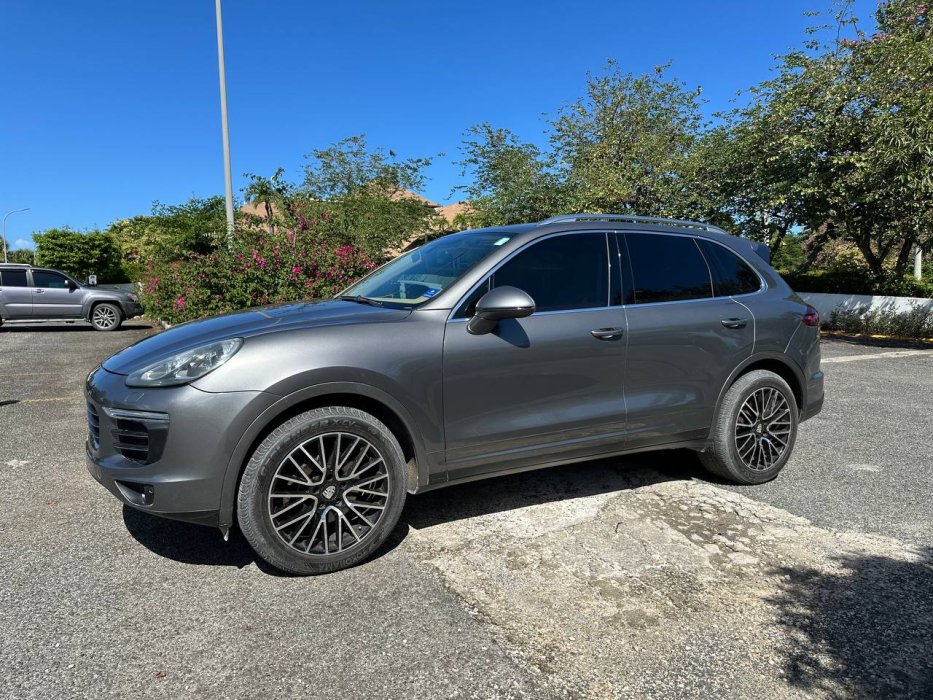 Porsche Cayenne 2017 – Transmisión Automática, Tracción AWD, Gasolina, Color Gris - Vehículos usados y nuevos en venta a los mejores precios en República Dominicana