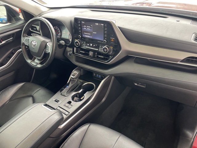Toyota Highlander XLE 2022 – Transmisión Automática, Tracción Delantera, Gasolina, Color Rojo - Vehículos usados y nuevos en venta a los mejores precios en República Dominicana