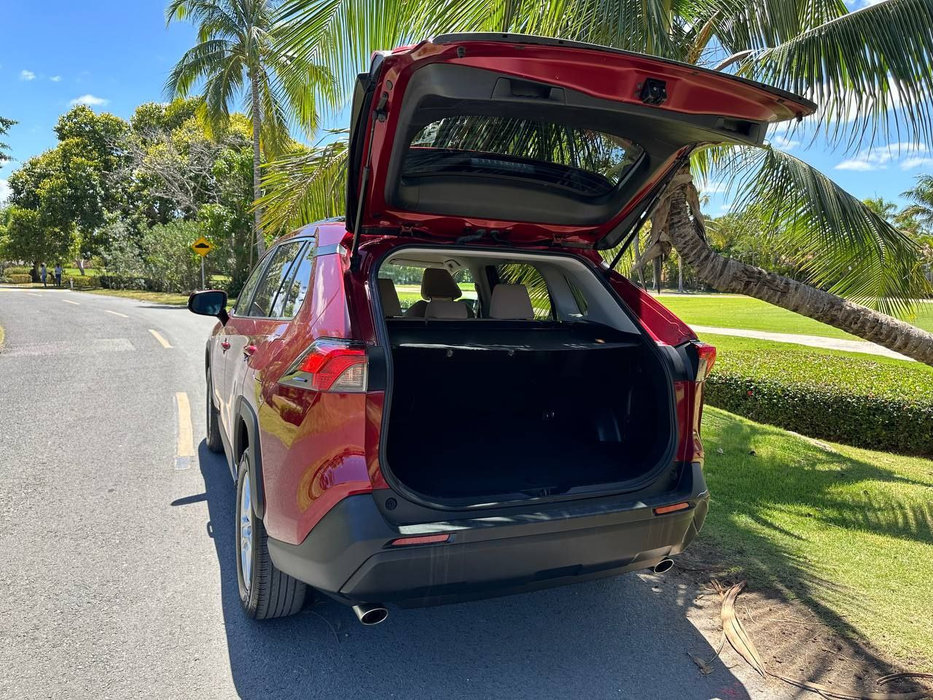 Toyota RAV4 XLE 2021 – Tracción Delantera, Gasolina, Color Rojo - Vehículos usados y nuevos en venta a los mejores precios en República Dominicana