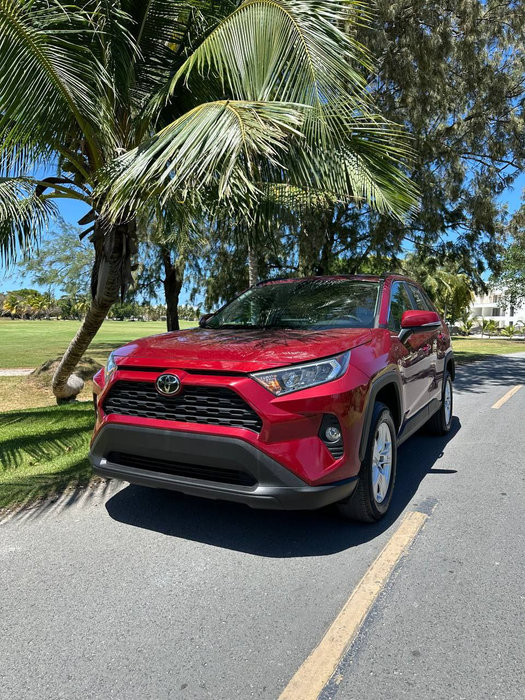 Toyota RAV4 XLE 2021 – Tracción Delantera, Gasolina, Color Rojo - Vehículos usados y nuevos en venta a los mejores precios en República Dominicana