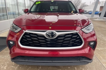 Toyota Highlander XLE 2022 – Transmisión Automática, Tracción Delantera, Gasolina, Color Rojo Toyota Highlander XLE 2022 – Transmisión Automática, Tracción Delantera, Gasolina, Color Rojo